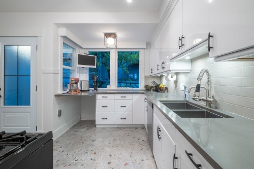 3260 Travers Avenue, West Vancouver, BC 