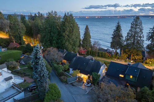 3260 Travers Avenue, West Vancouver, BC 