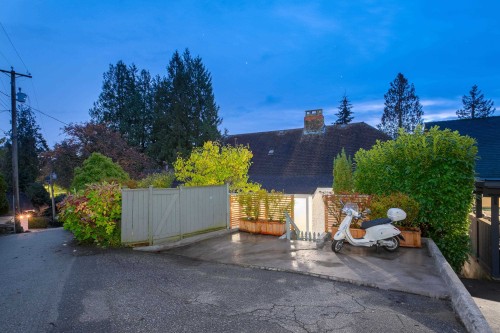 3260 Travers Avenue, West Vancouver, BC 