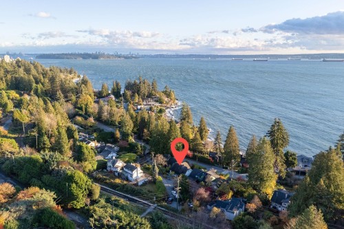 3260 Travers Avenue, West Vancouver, BC 