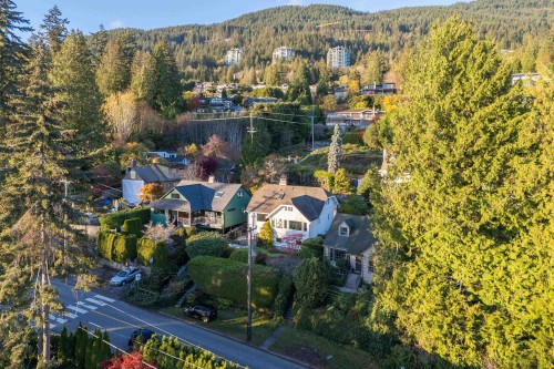 3260 Travers Avenue, West Vancouver, BC 