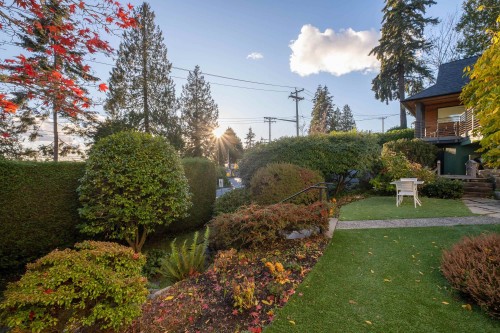 3260 Travers Avenue, West Vancouver, BC 