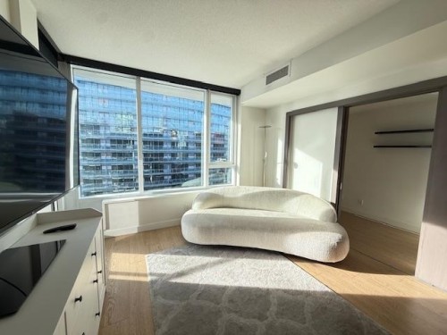 68 Smithe Street, Vancouver, BC 