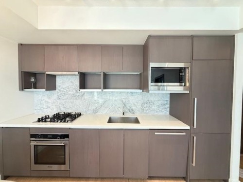 68 Smithe Street, Vancouver, BC 