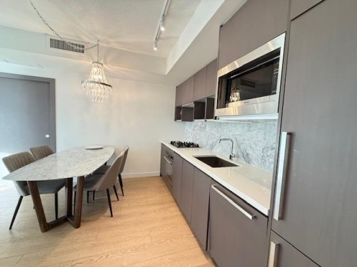 68 Smithe Street, Vancouver, BC 