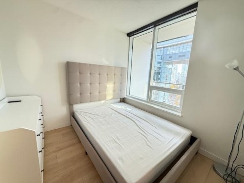 68 Smithe Street, Vancouver, BC 