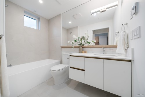 110-918 32Rd Avenue W, Vancouver, BC 