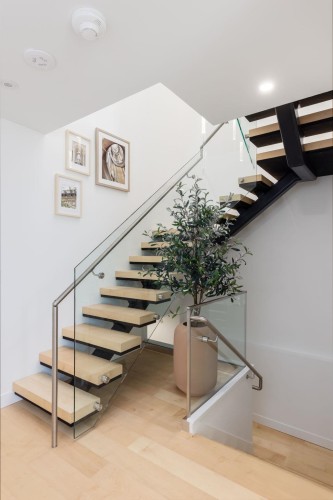 Th1-135 13 Street E, North Vancouver, BC 