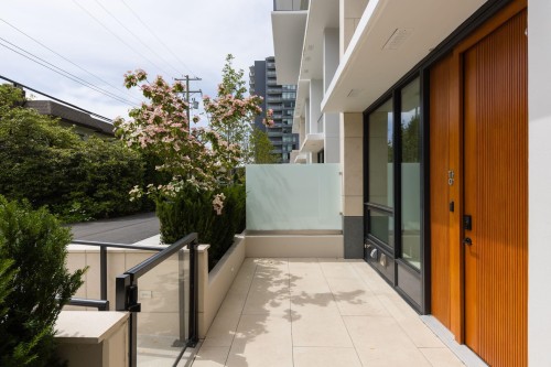 Th1-135 13 Street E, North Vancouver, BC 