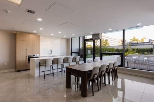 Th1-135 13 Street E, North Vancouver, BC 