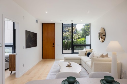 Th1-135 13 Street E, North Vancouver, BC 