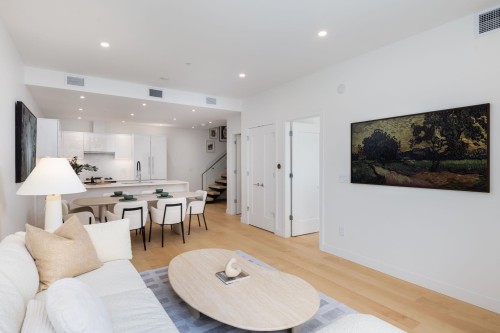 Th1-135 13 Street E, North Vancouver, BC 