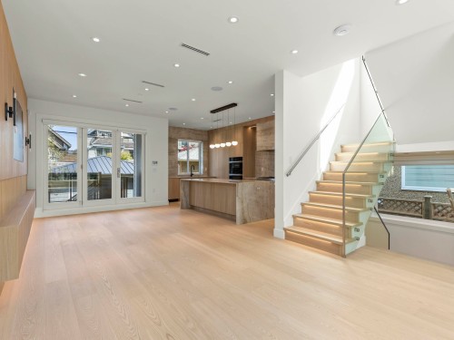 2565 2Nd Avenue W, Vancouver, BC 