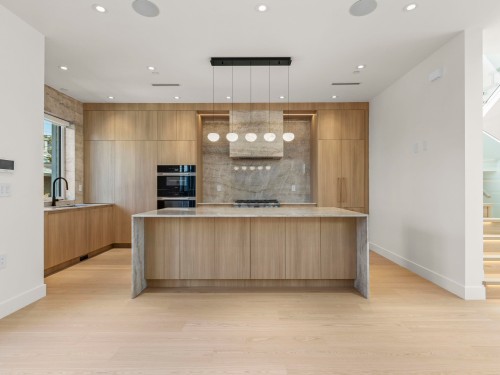 2565 2Nd Avenue W, Vancouver, BC 