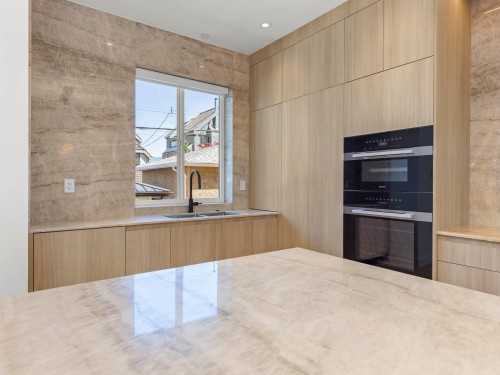 2565 2Nd Avenue W, Vancouver, BC 