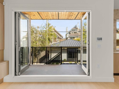 2565 2Nd Avenue W, Vancouver, BC 