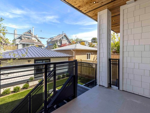 2565 2Nd Avenue W, Vancouver, BC 