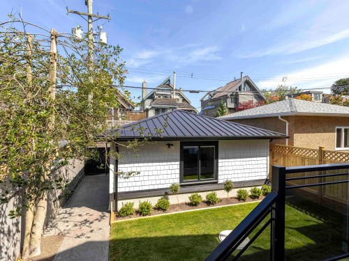 2565 2Nd Avenue W, Vancouver, BC 