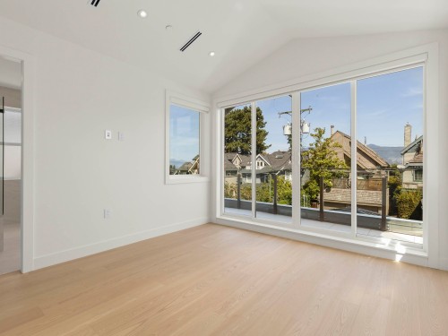 2565 2Nd Avenue W, Vancouver, BC 