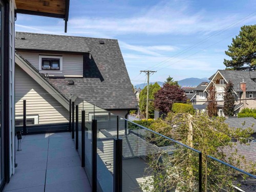 2565 2Nd Avenue W, Vancouver, BC 