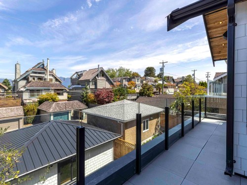 2565 2Nd Avenue W, Vancouver, BC 