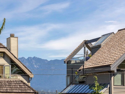 2565 2Nd Avenue W, Vancouver, BC 