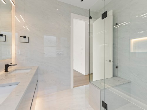 2565 2Nd Avenue W, Vancouver, BC 