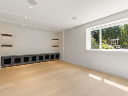 2565 2Nd Avenue W, Vancouver, BC 