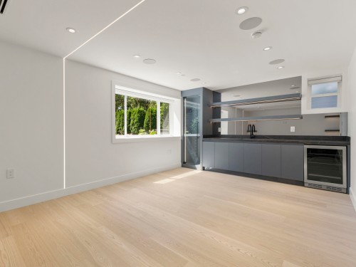 2565 2Nd Avenue W, Vancouver, BC 