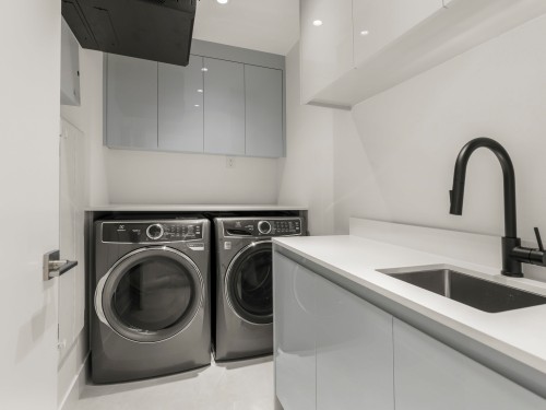 2565 2Nd Avenue W, Vancouver, BC 