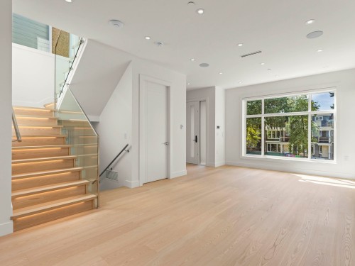 2565 2Nd Avenue W, Vancouver, BC 