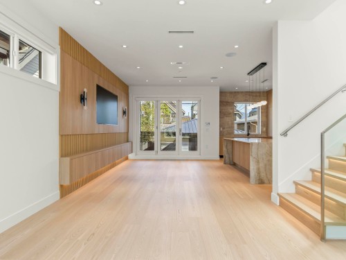 2565 2Nd Avenue W, Vancouver, BC 