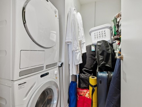 1701-667 Howe Street, Vancouver, BC 