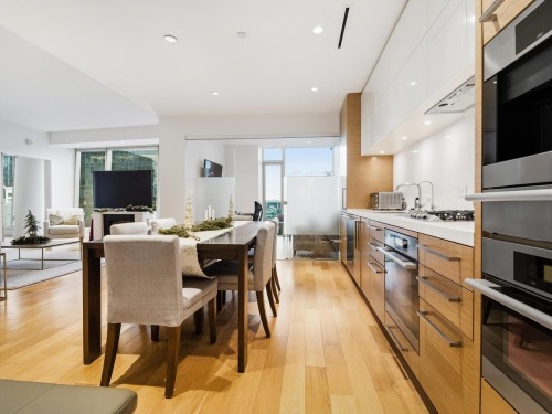 1701-667 Howe Street, Vancouver, BC 