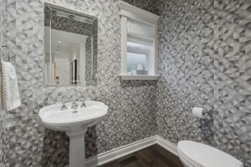 4081 Woodbury Avenue, North Vancouver, BC 