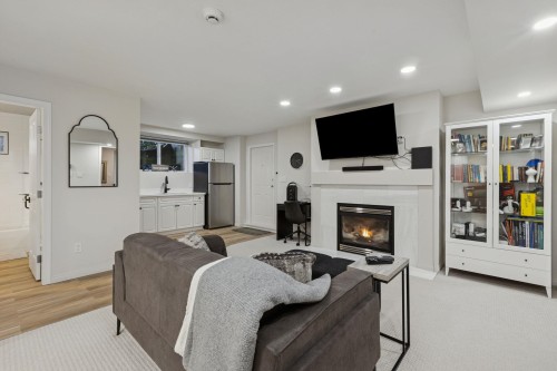 4081 Woodbury Avenue, North Vancouver, BC 