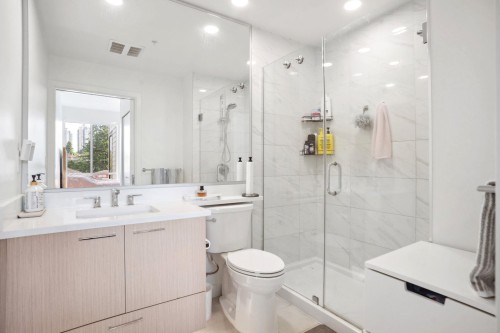 420-7599 15Th Street, Burnaby, BC 