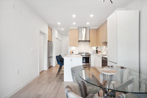 420-7599 15Th Street, Burnaby, BC 