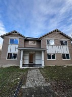 Upper-11442 240 Street  Maple Ridge, BC V2W 1A4