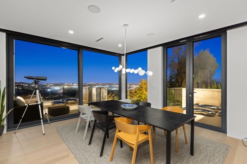 1027 Millstream Road, West Vancouver, BC 