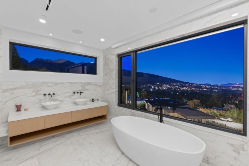 1027 Millstream Road, West Vancouver, BC 