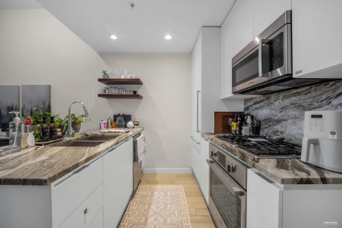 2063 10Th Avenue W, Vancouver, BC 