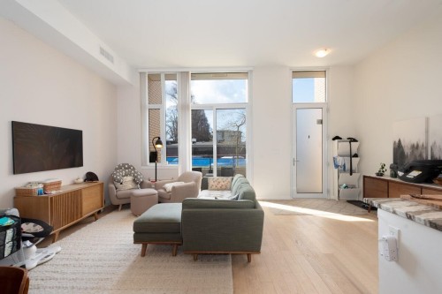 2063 10Th Avenue W, Vancouver, BC 