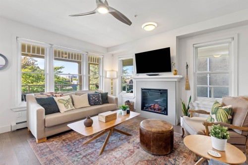 1-244 5Th Street E, North Vancouver, BC 