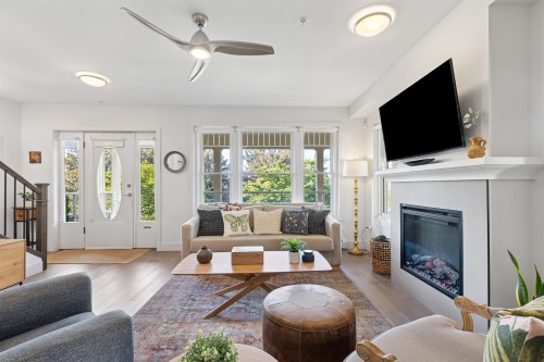 1-244 5Th Street E, North Vancouver, BC 