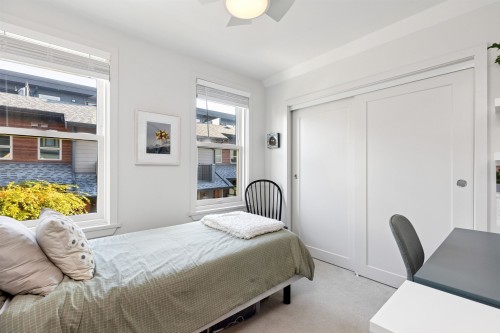 1-244 5Th Street E, North Vancouver, BC 