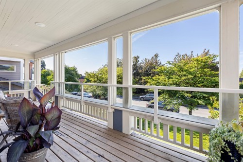 1-244 5Th Street E, North Vancouver, BC 