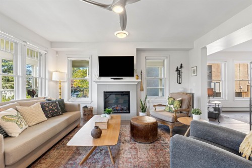 1-244 5Th Street E, North Vancouver, BC 