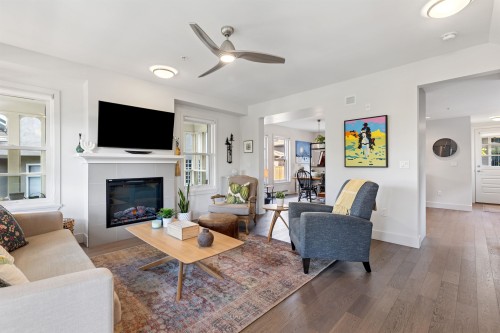 1-244 5Th Street E, North Vancouver, BC 