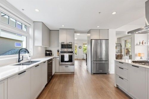 1-244 5Th Street E, North Vancouver, BC 